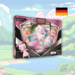 Bild einer original verschweißten Pokémon Mew V Box (deutsche Version) mit Promokarte und Boostern.